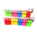 Silbatos en bolsa x 24 unid. varios colores 4 cm x 2 cm