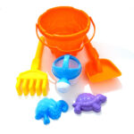 Set Playa balde, pala (15x12cm), rastrillo, moldes, regadera en red 6 pcs - Imagen 2
