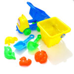 Set Playa camión, balde (10x9cm), 2 palas, 4 moldes en red 8 pcs - Imagen 2